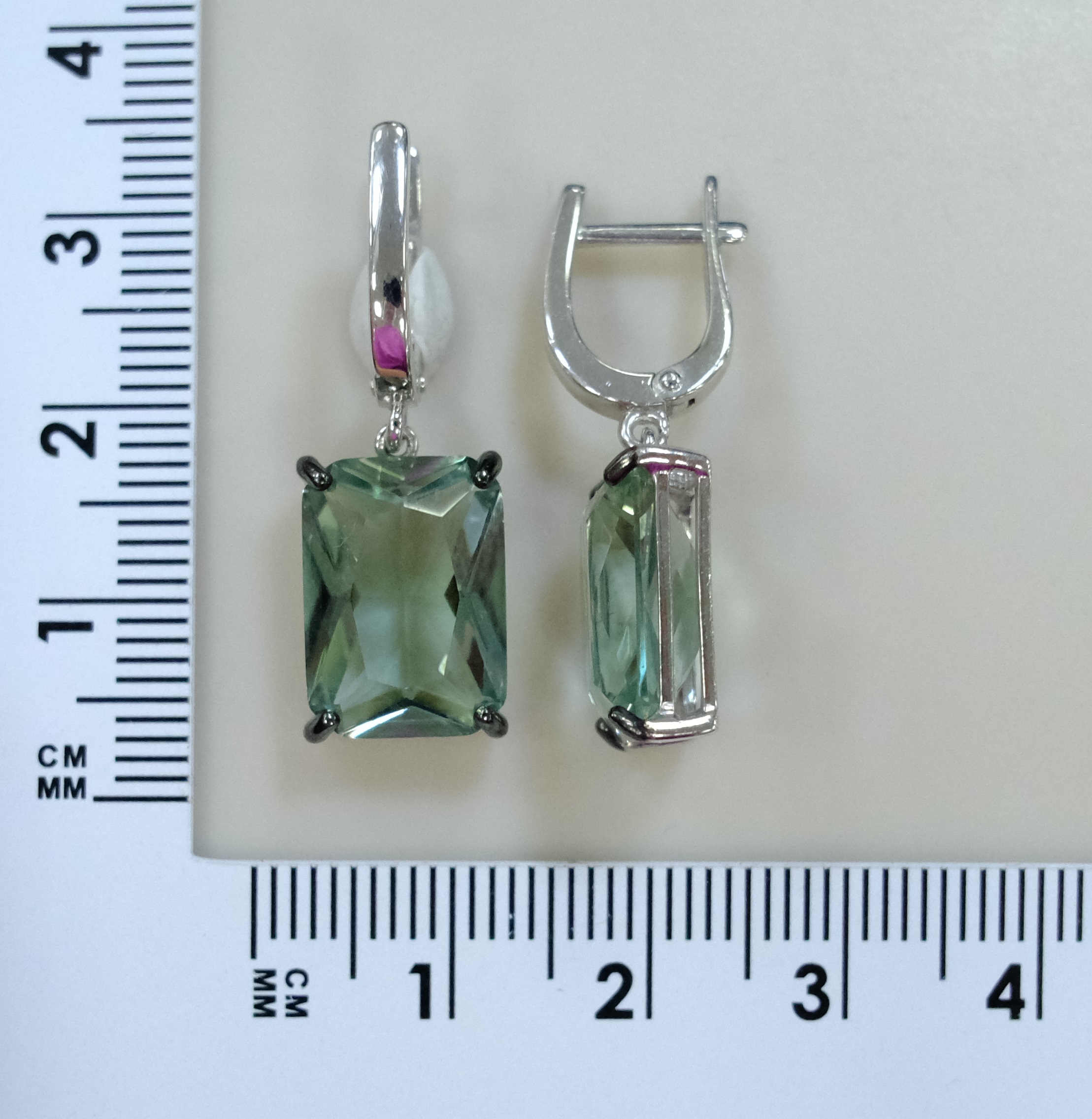 Серебряные серьги с празиолитами